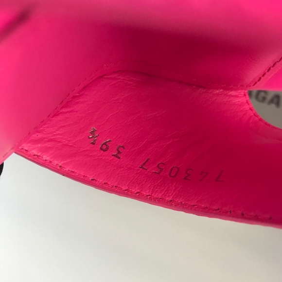 New - 💯 Authentic   BALENCIAGACagole embellished crinkled-leather sandals - Picture 13 of 14